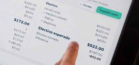 El corte de turno de Restware en la pantalla: el efectivo esperado en el cajón, el efectivo contado y la diferencia entre los dos, marcada en negativo.